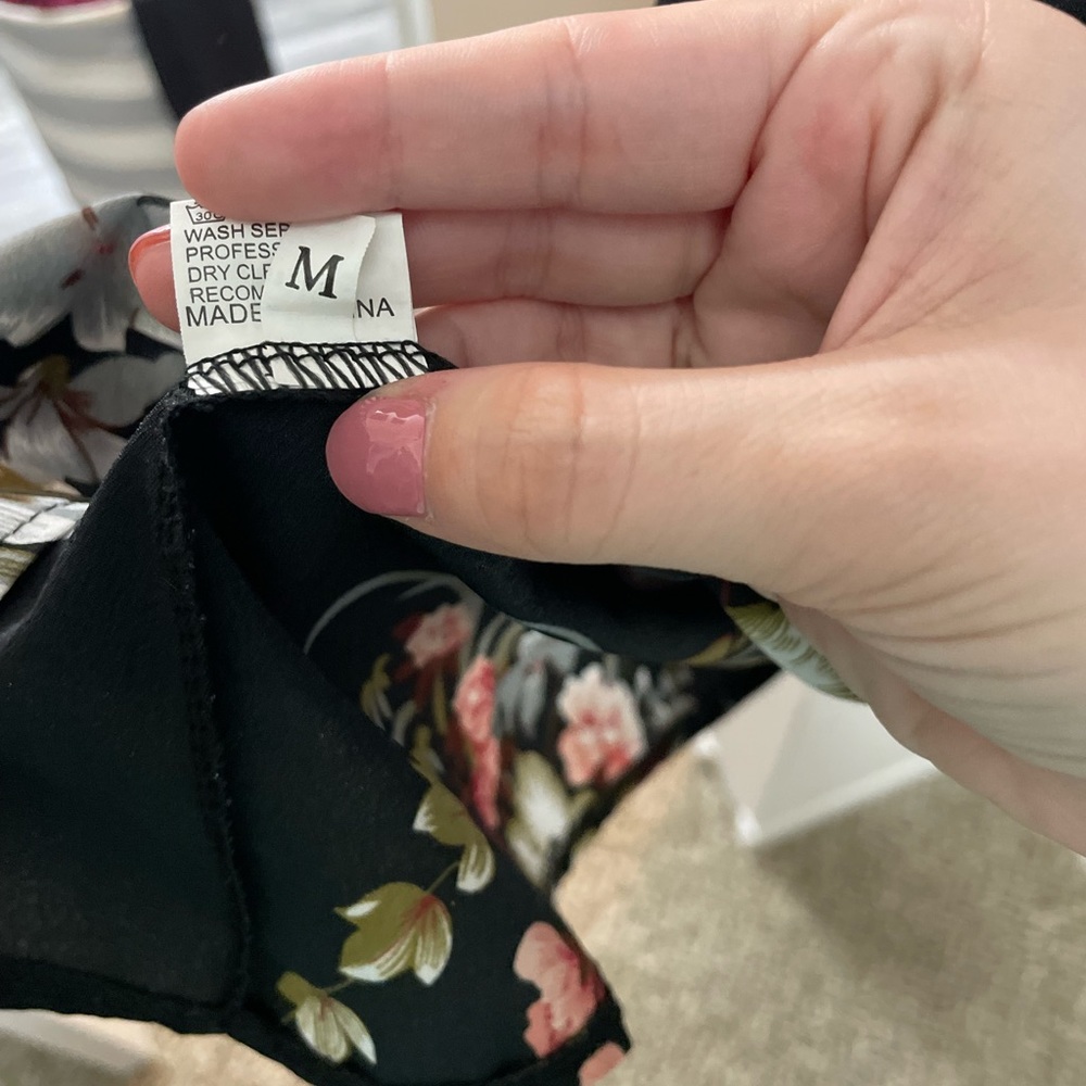 Size M, dress that ties at the neck, bought off amazon
